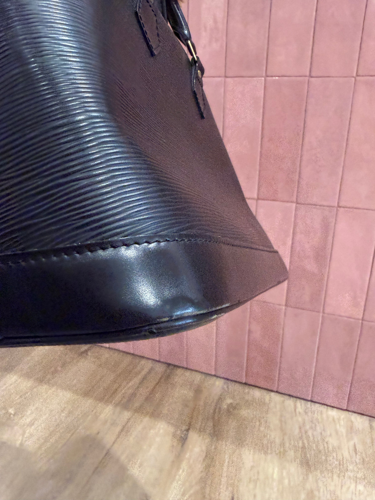 Louis Vuitton Sac Alma cuir Épi noir MM 23/06