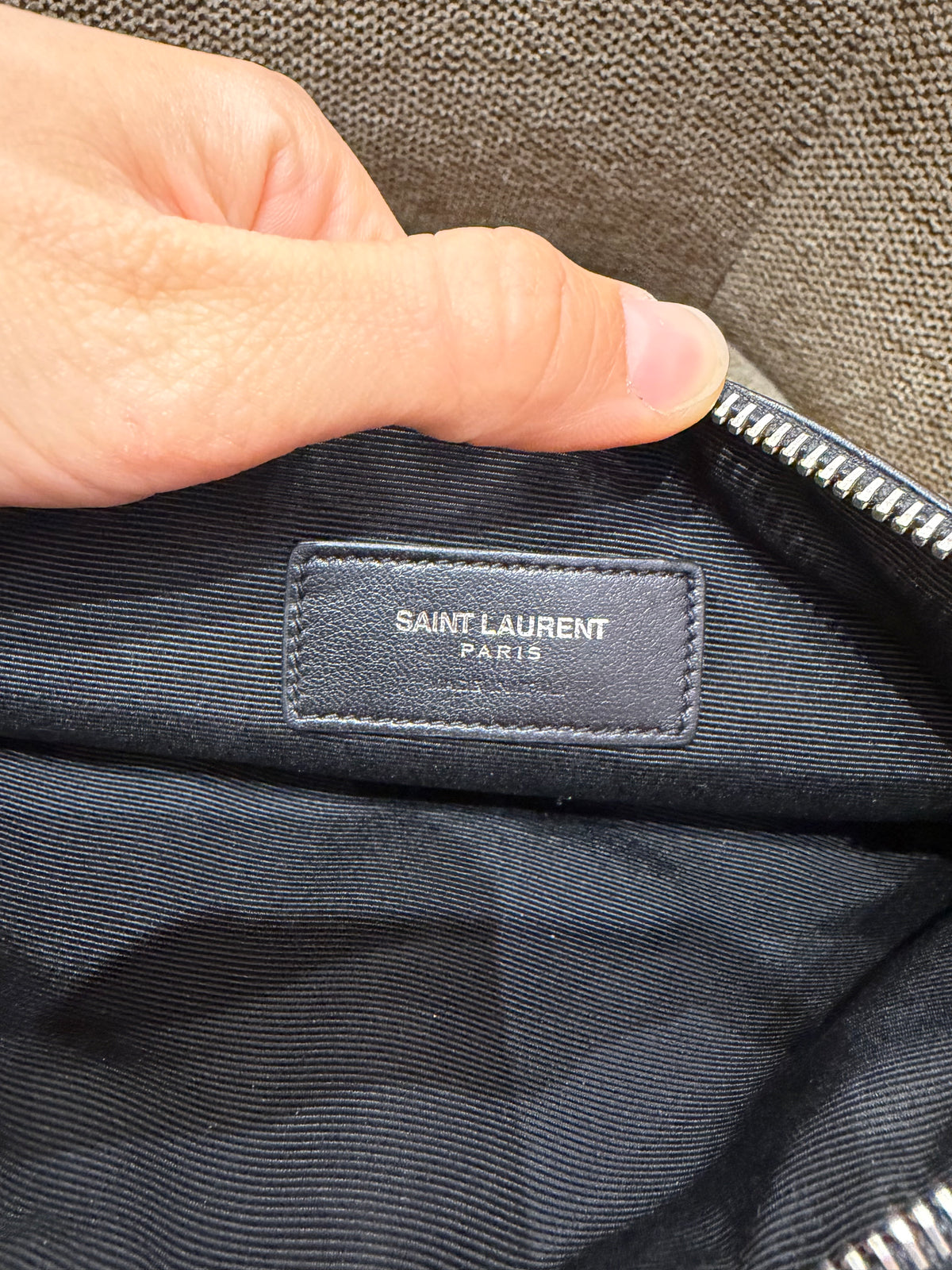 Pochette noire croco Saint Laurent 09/09