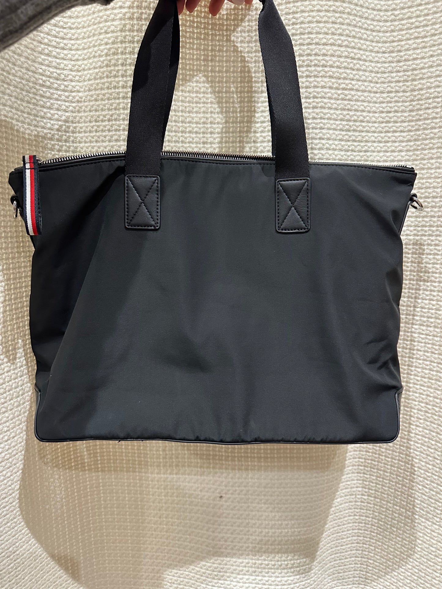 Sac cabas, Tommy noir