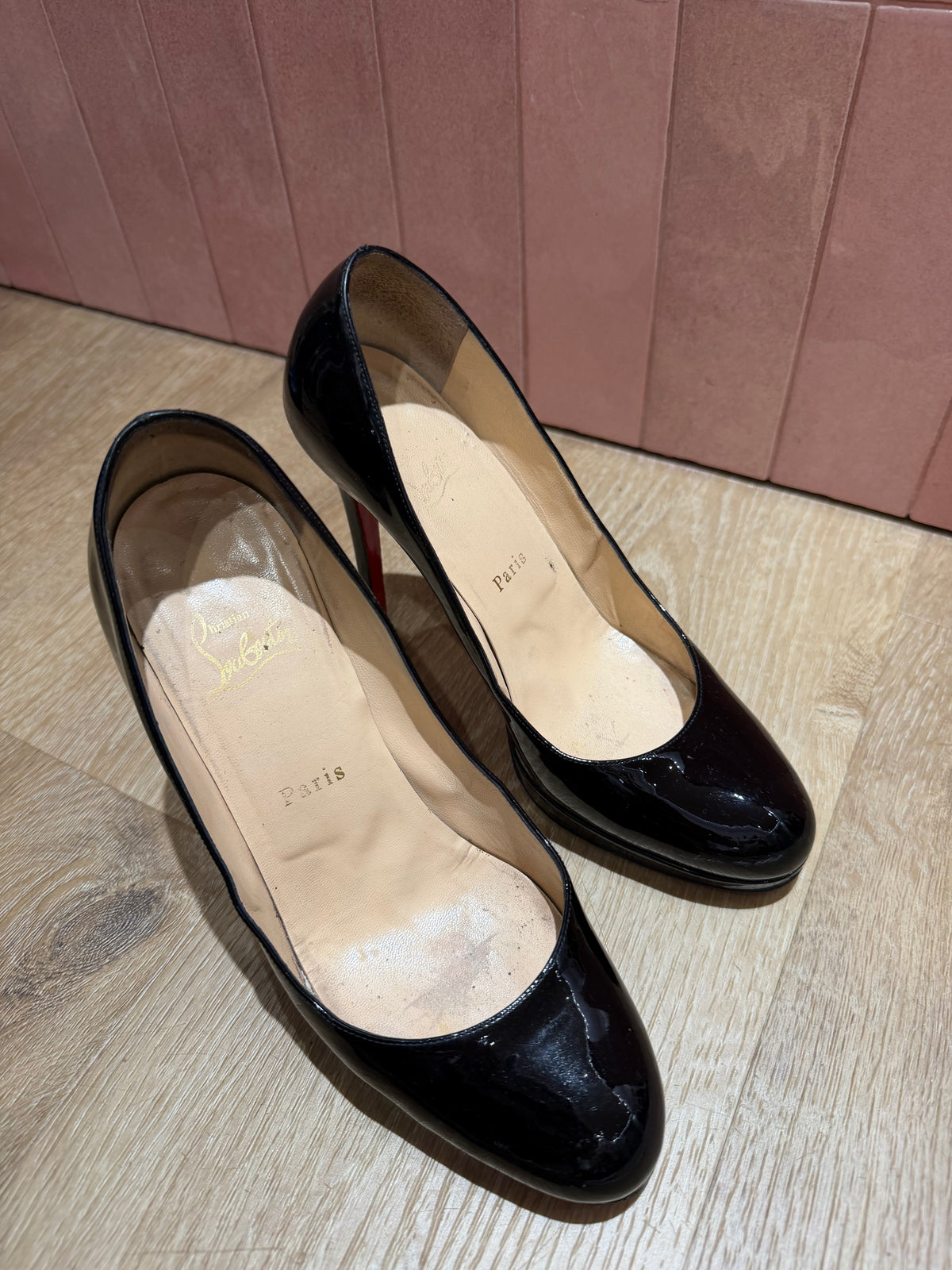 Escarpins Christian Louboutin T.38 vernis 04/10