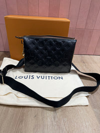 Louis Vuitton sac Coussin PM noir 09/10
