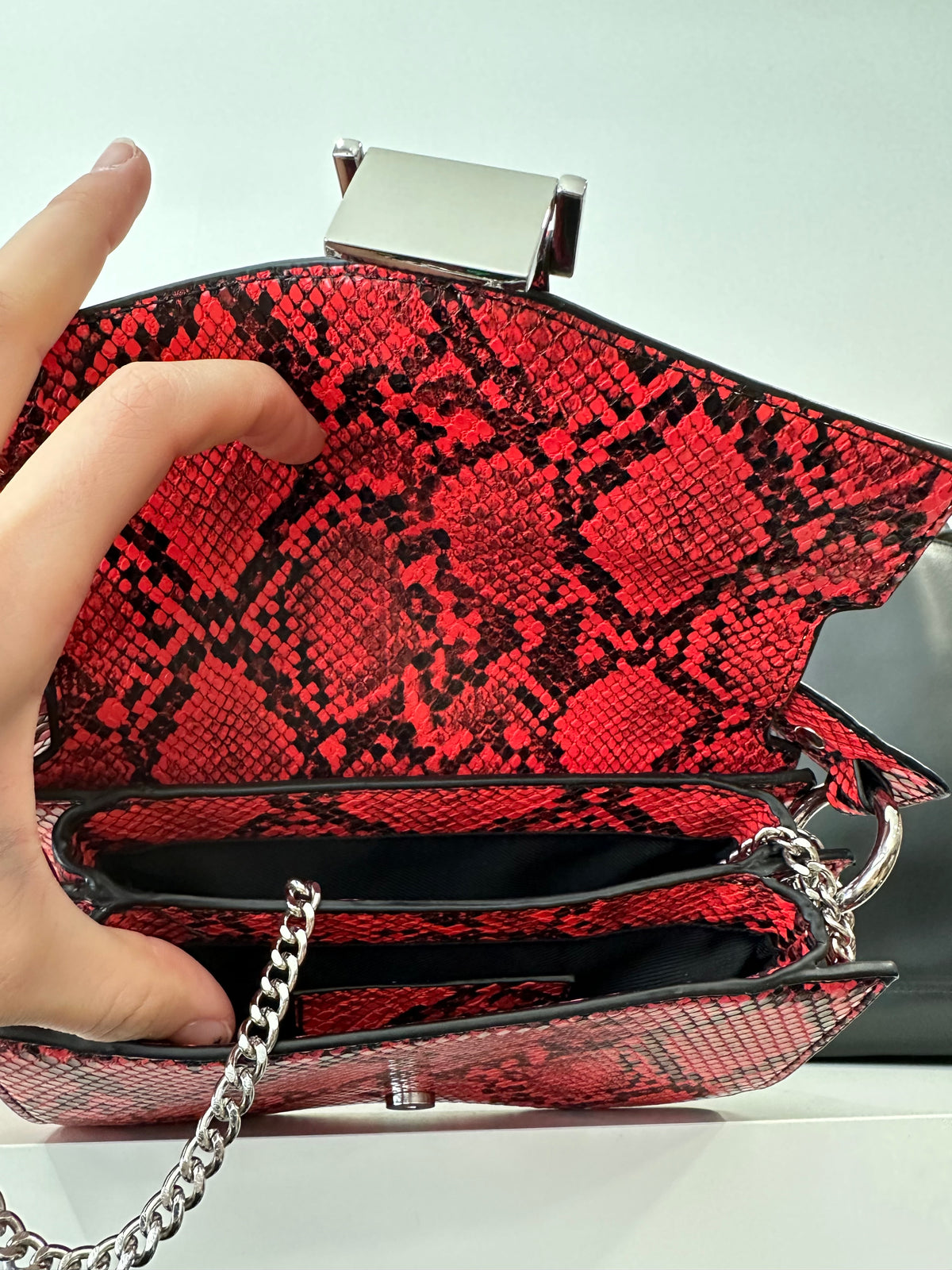 Sac rouge simili