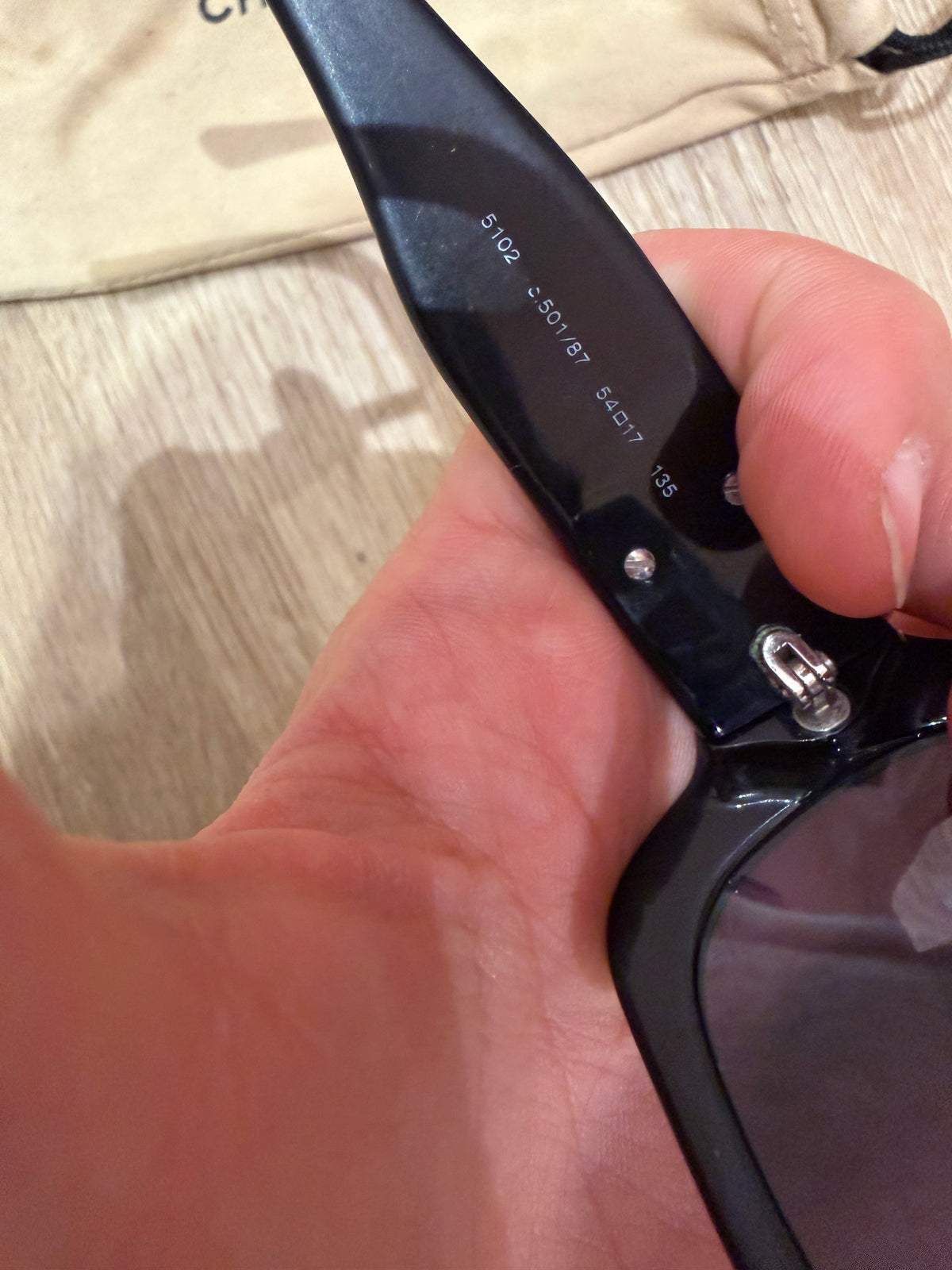 Lunettes noires Chanel 06/10