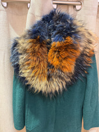 Grand col marron et bleu en raton laveur T.U 24/10