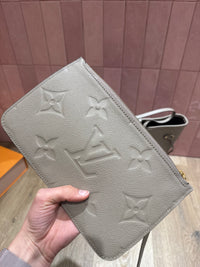 Sac Louis Vuitton emprinte neverfull beige