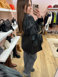 Veste noire en cuir à franges T.38