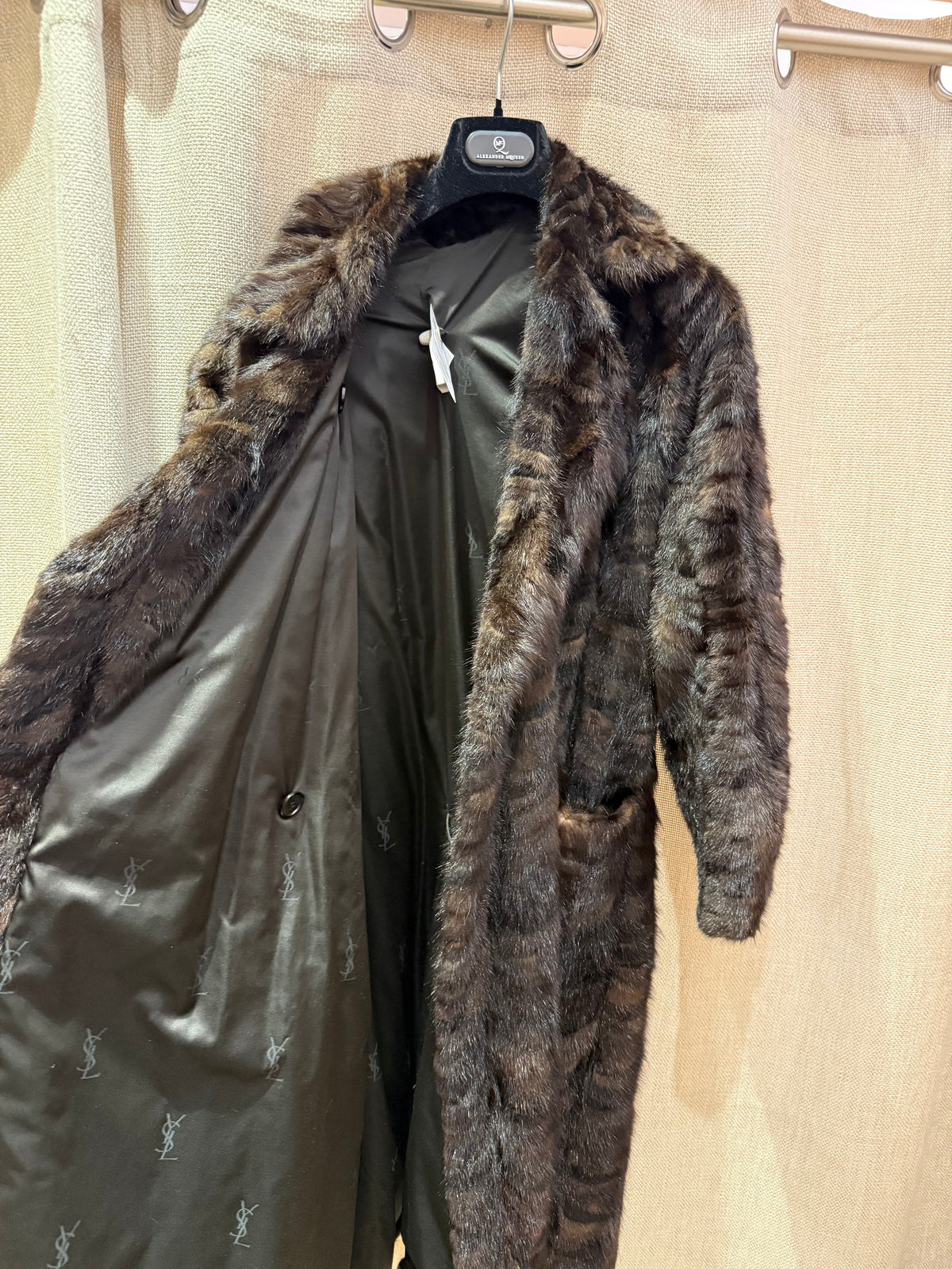 Manteau en vison marron Yves Saint Laurent T.40