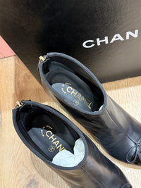 Bottines noires bout rond Chanel - T.38 07/10