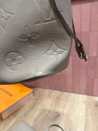 Sac Louis Vuitton emprinte neverfull beige