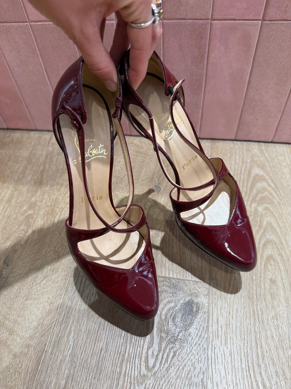 Louboutin rouge T.39.5 chaussures 02/06
