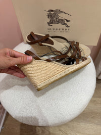 Sandales Burberry T.40 cuir 08/07