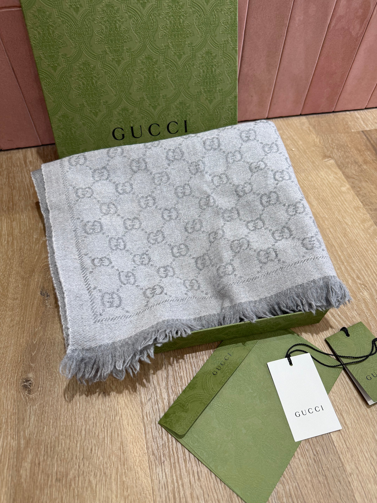 Écharpe Gucci grise 100% laine