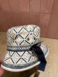 Chapeau sceau Louis Vuitton réversible