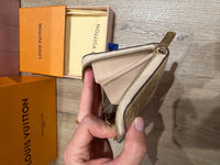 Portefeuille Louis Vuitton beige en cuir vernis 09/10