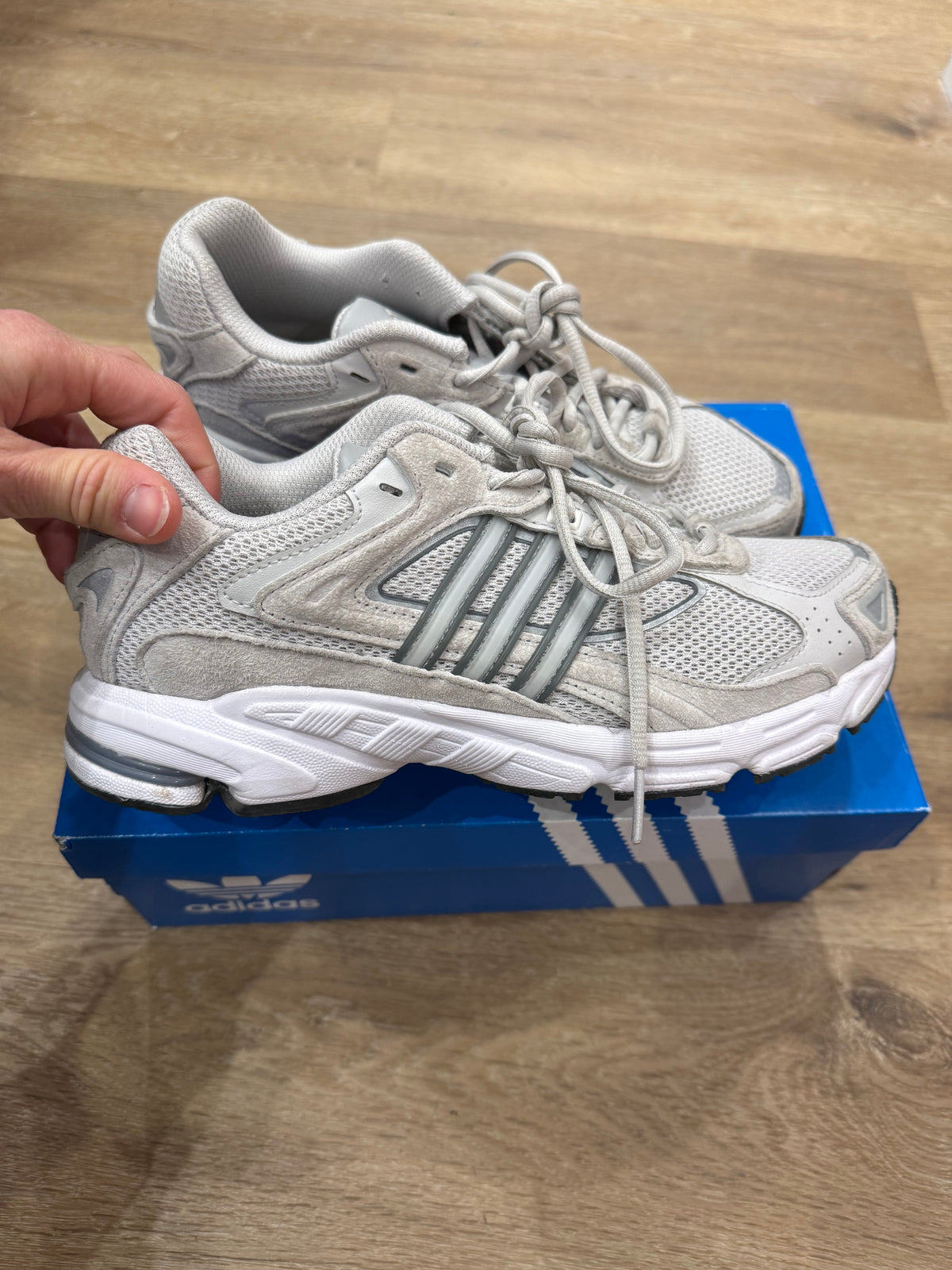 Baskets grises Adidas - T.38,5