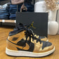 Baskets Nike Air Jordan 1 Mid SE Taille 37.5