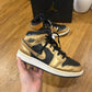 Baskets Nike Air Jordan 1 Mid SE Taille 37.5