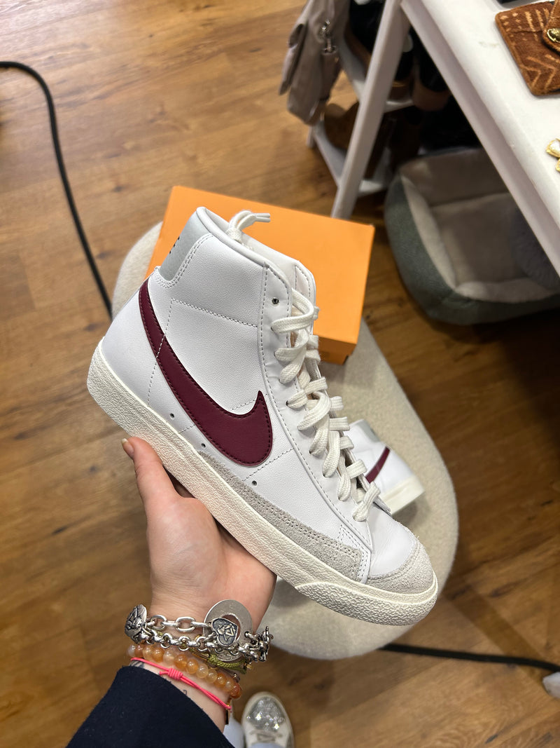 Baskets Nike blazer Taille 41