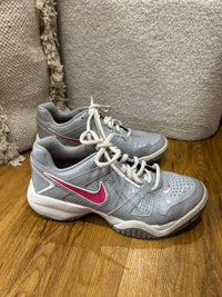 Baskets Nike Taille 35.5