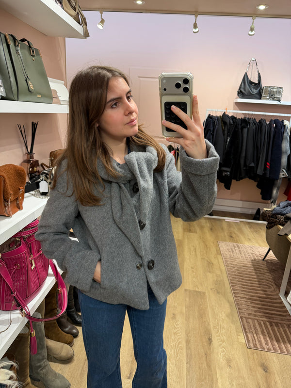 Veste courte Benetton en laine T.L 28/10