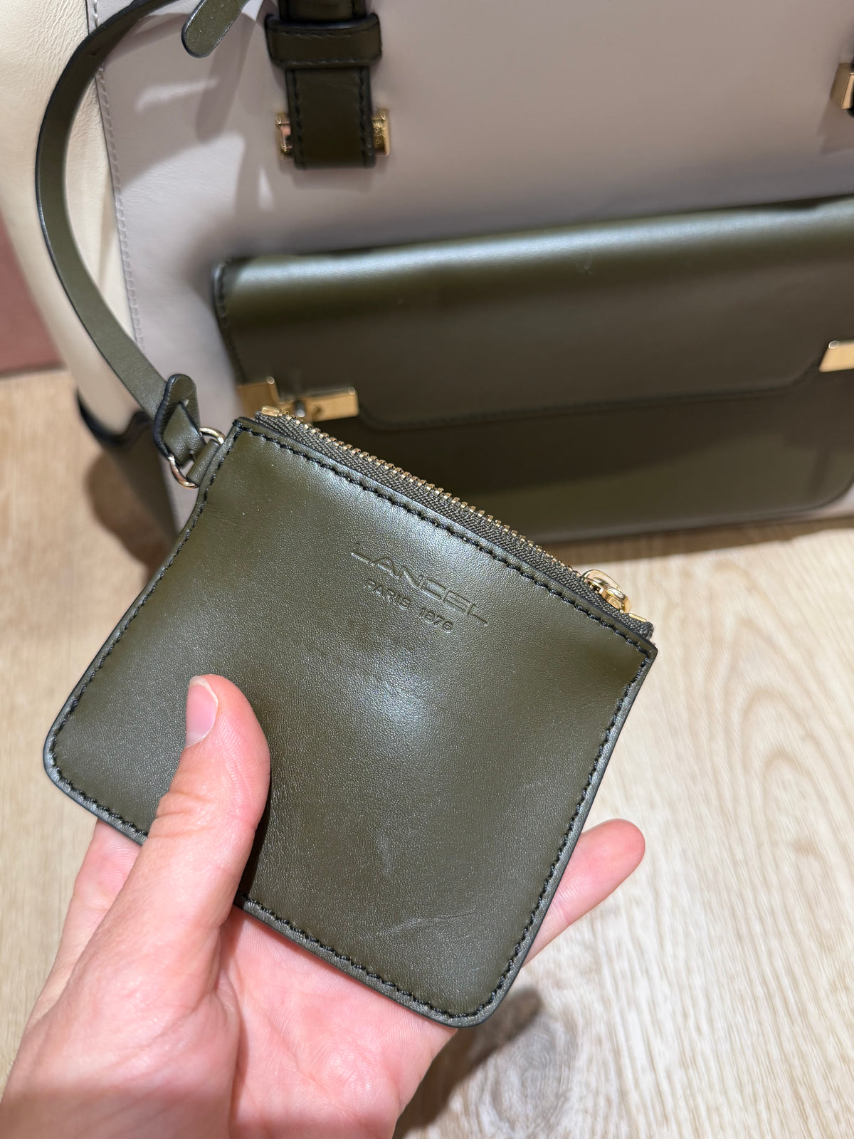 Sac Lancel kaki et blanc — pochon 29/10