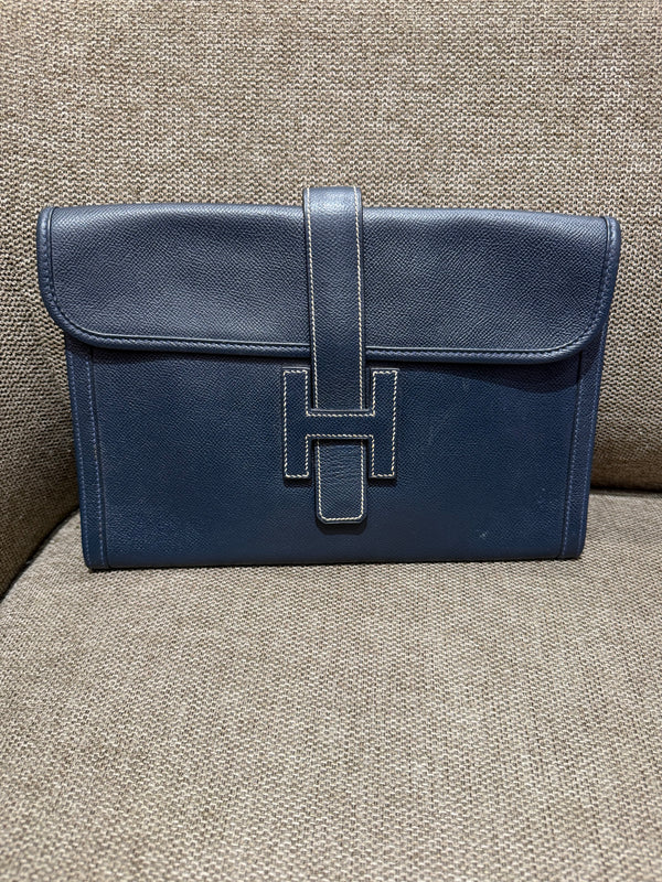 Pochette en cuir bleu nuit juge Hermès - pochon fourni 29/10