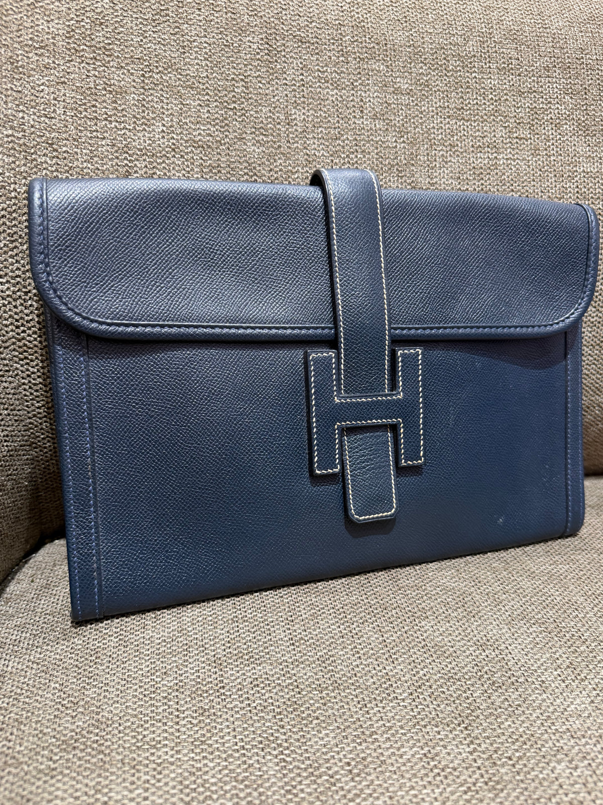 Pochette en cuir bleu nuit juge Hermès - pochon fourni 29/10