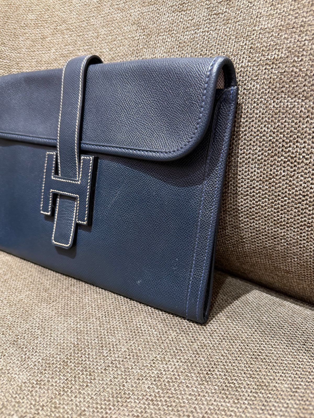 Pochette en cuir bleu nuit juge Hermès - pochon fourni 29/10