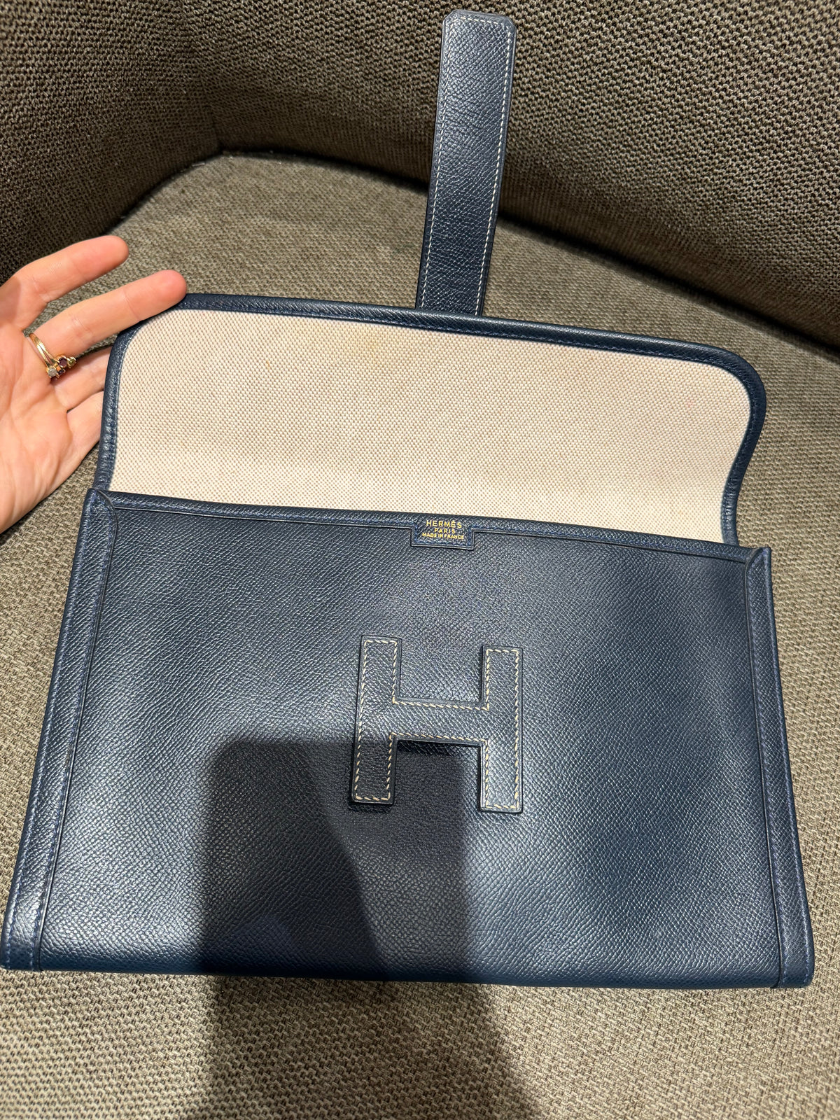 Pochette en cuir bleu nuit juge Hermès - pochon fourni 29/10