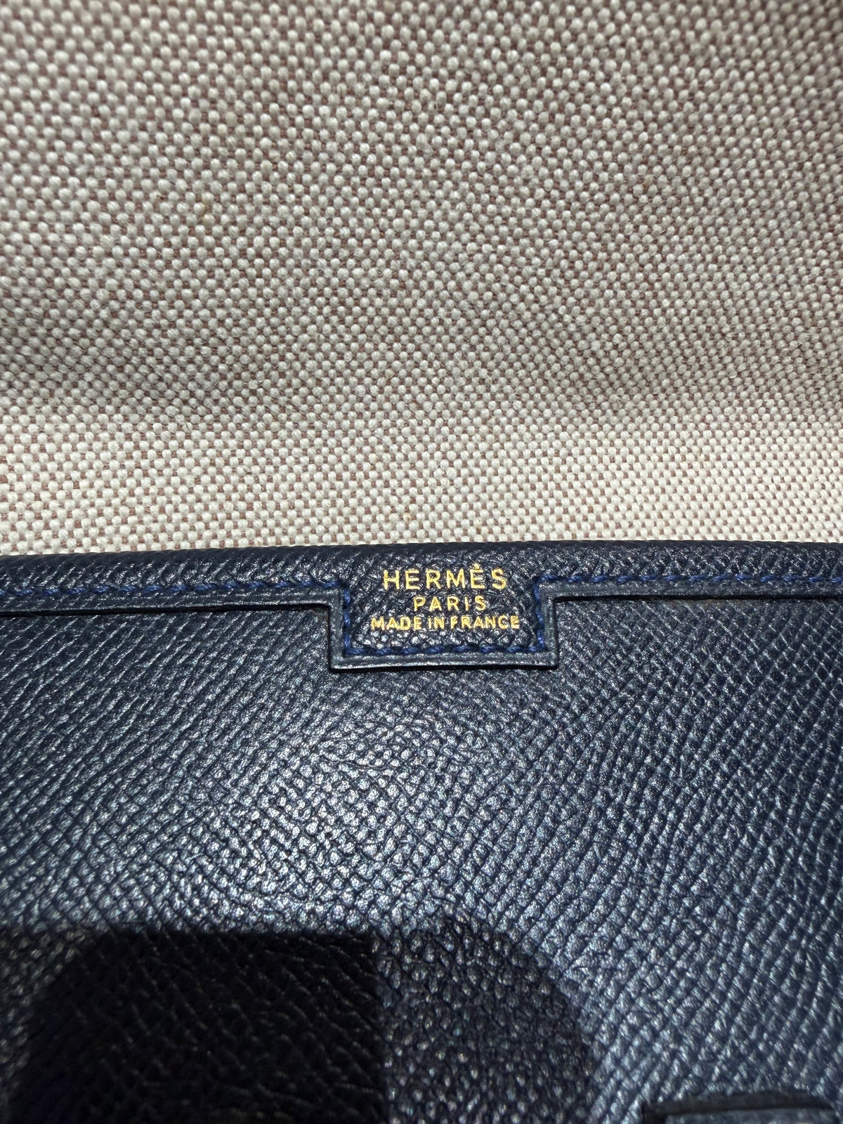 Pochette en cuir bleu nuit juge Hermès - pochon fourni 29/10