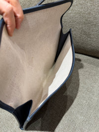 Pochette en cuir bleu nuit juge Hermès - pochon fourni 29/10