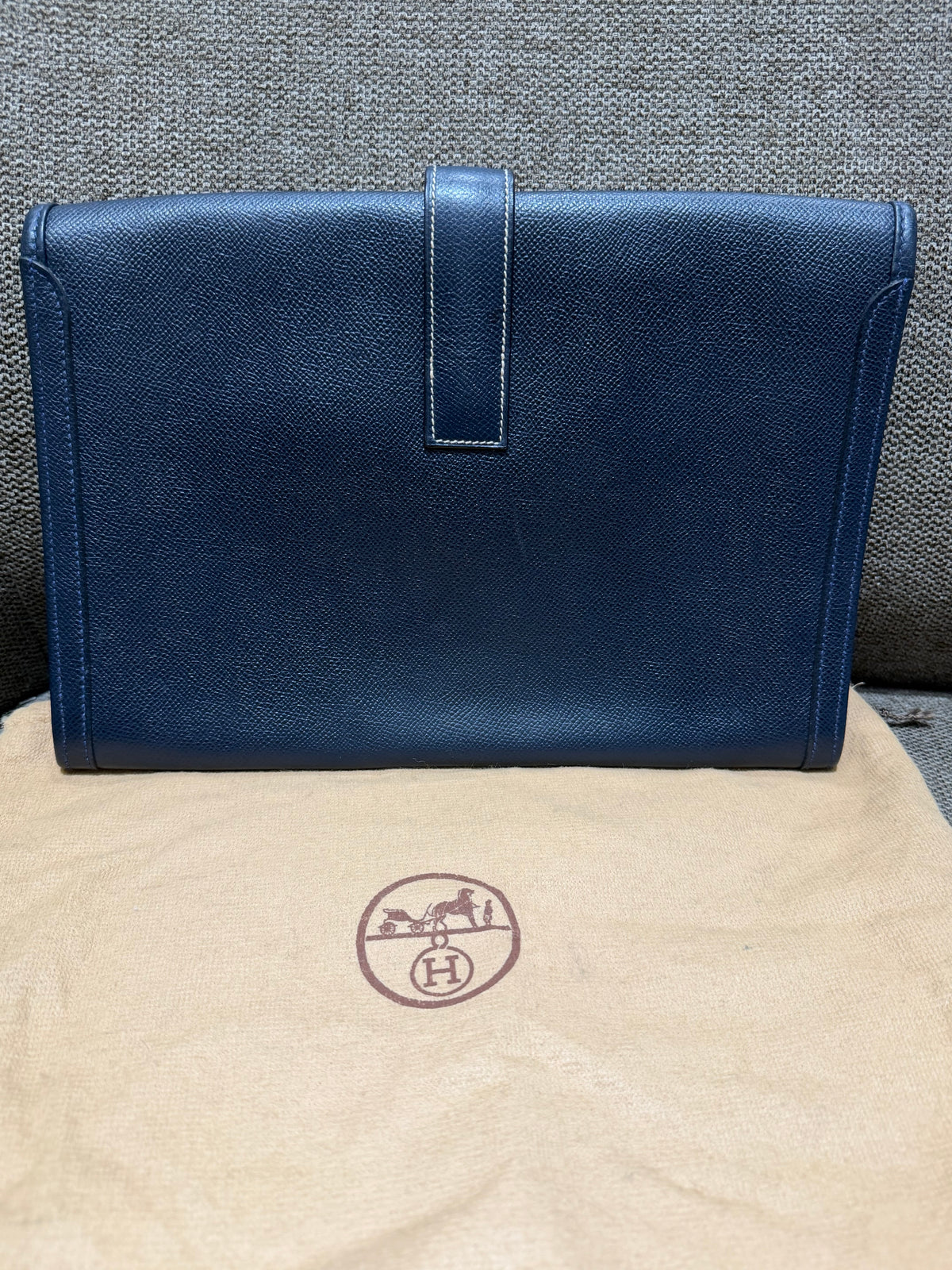 Pochette en cuir bleu nuit juge Hermès - pochon fourni 29/10