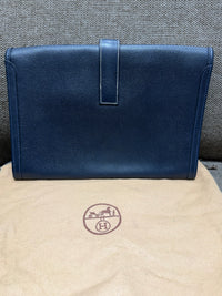 Pochette en cuir bleu nuit juge Hermès - pochon fourni 29/10